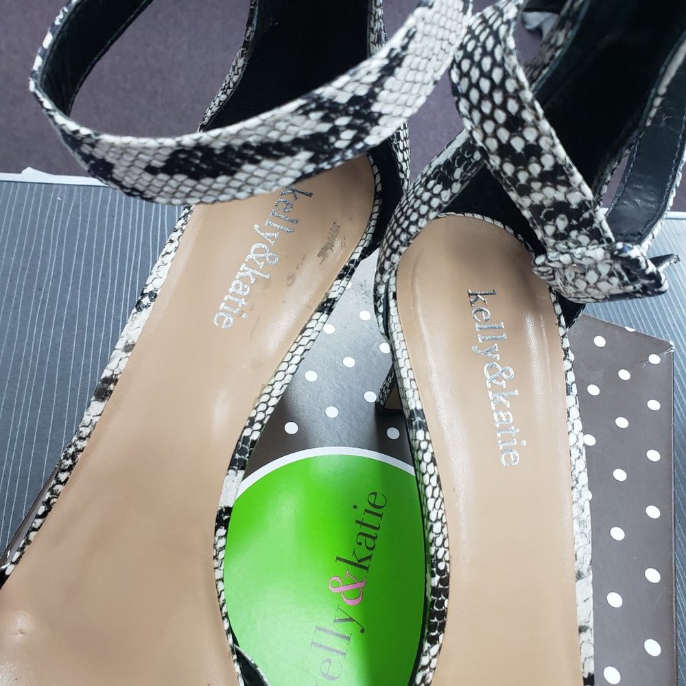 Kelly & Katie Women's size 11M Black and White Snake Print 3 inch Heels NO BOX - Picture 7 of 8